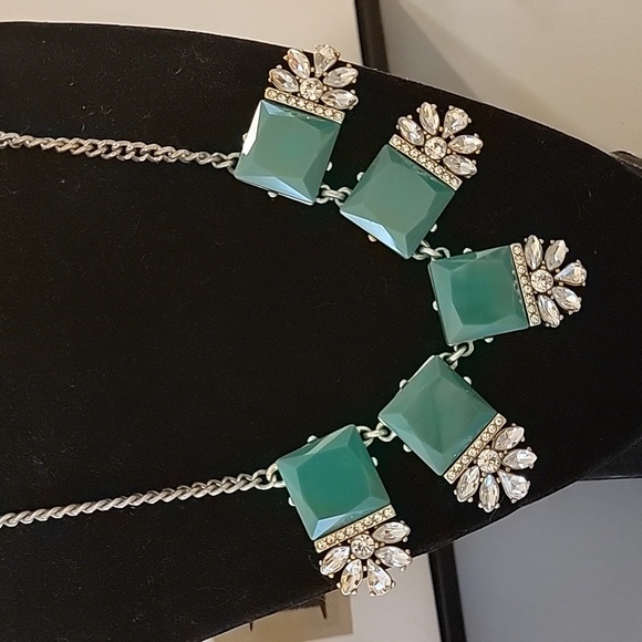 J. Crew Green & Clear Chunky Statement Gold Tone Necklace Fashion Costume GUC - Picture 6 of 16